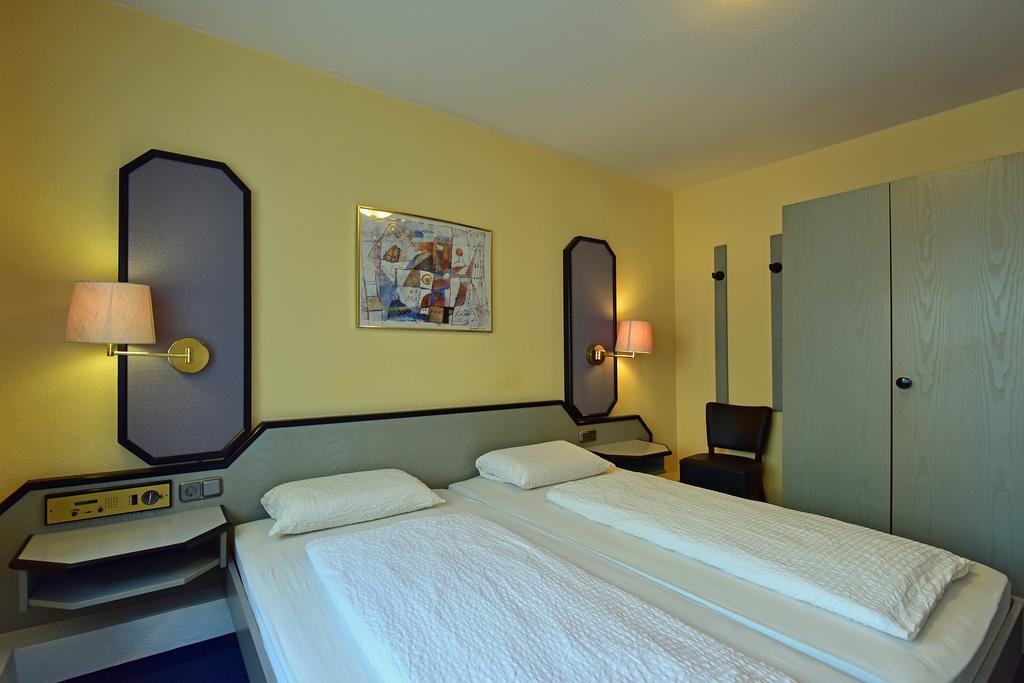 Hotel Wiedenhof Hilden Bagian luar foto